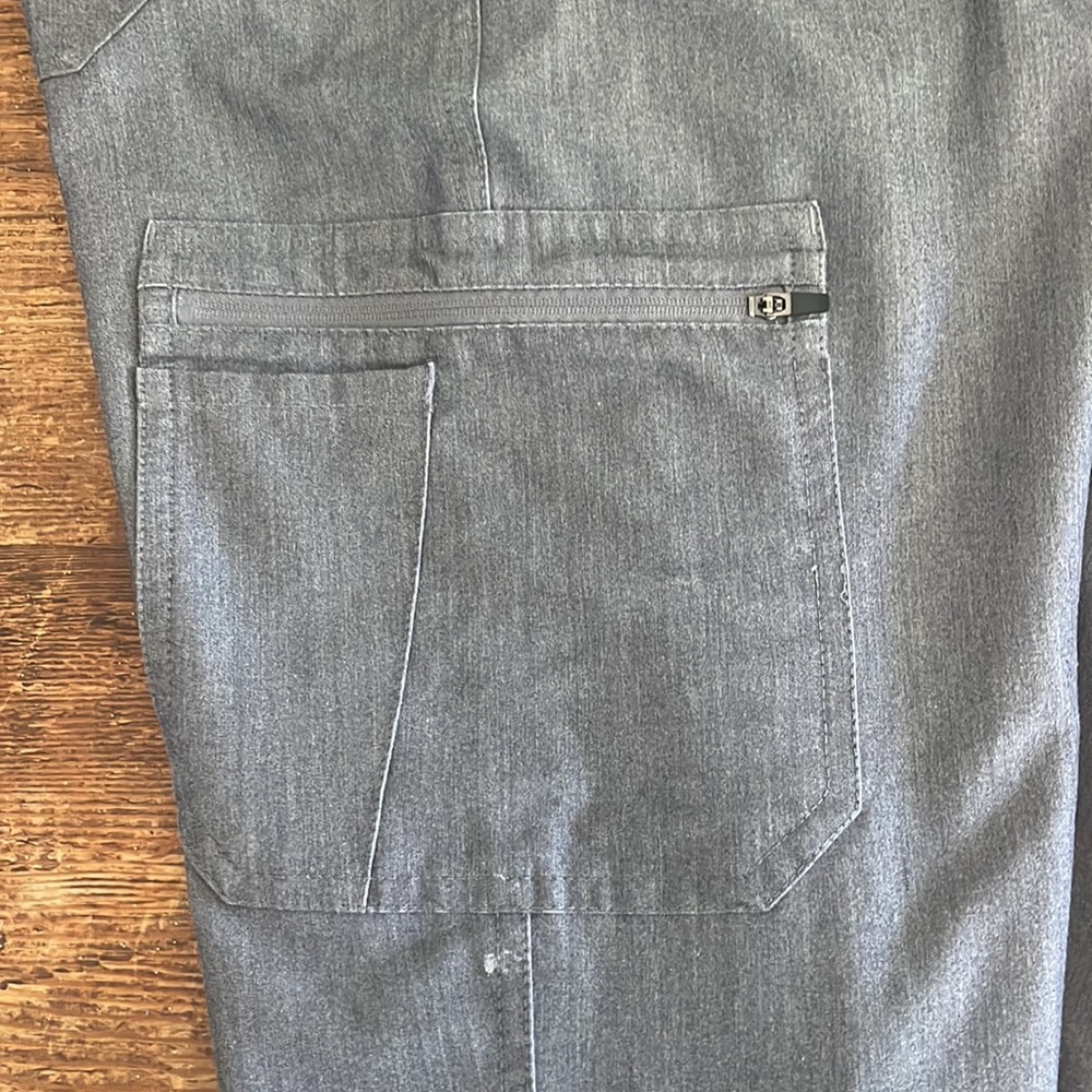 Fig Gray Technical Collection Small Size Like New - image 7